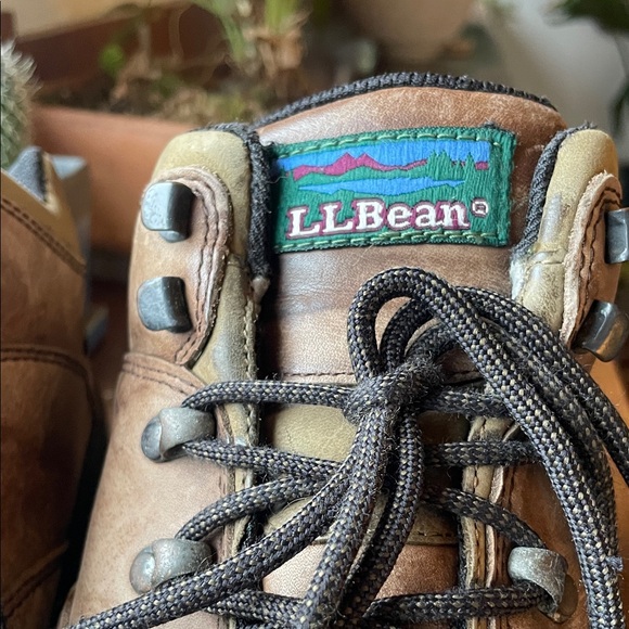 L.L. Bean Hiking Boots (classic! 🤩) - Picture 4 of 9